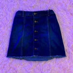 Snap buttoned jean skirt. Frayed at the bottom.